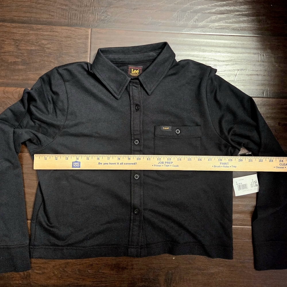 Lee Black Button-Front Pocket Crop Shirt - Picture 10 of 11